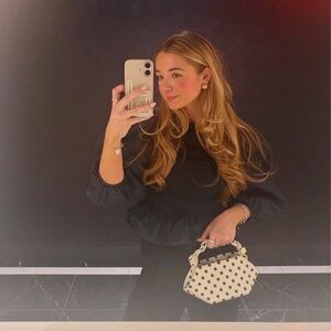 Meet your Posher, Lizzie